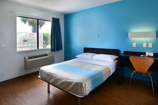  - Travelodge Parsippany - I-80, Exit 45 & 47