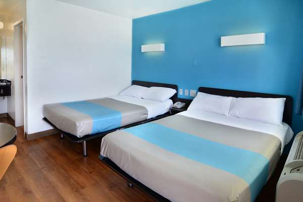  - Travelodge Parsippany - I-80, Exit 45 & 47