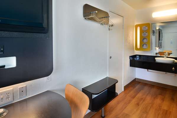  - Travelodge Parsippany - I-80, Exit 45 & 47