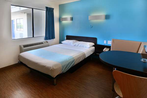  - Travelodge Parsippany - I-80, Exit 45 & 47