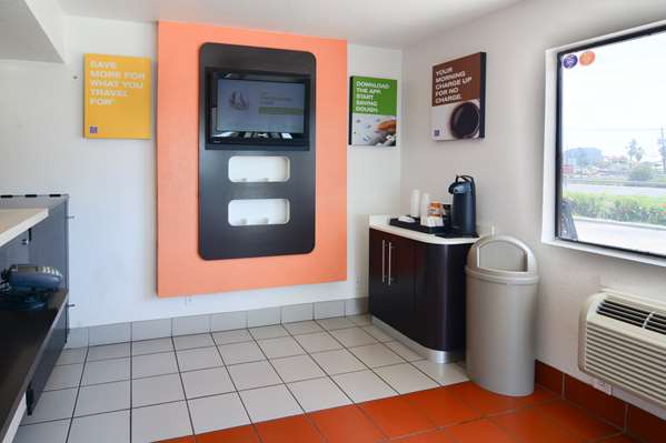 Restaurant - Travelodge Parsippany - I-80, Exit 45 & 47