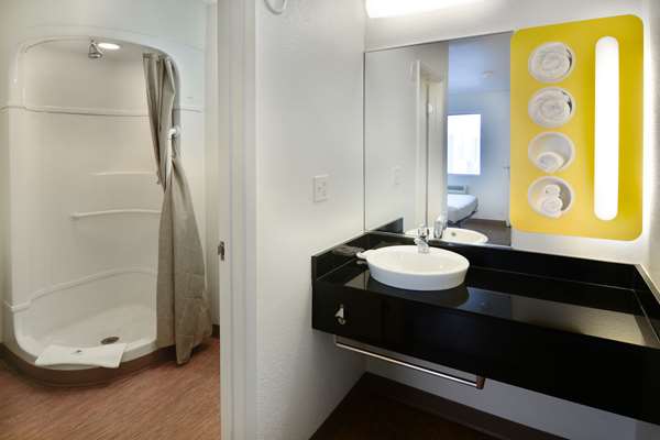  - Travelodge Parsippany - I-80, Exit 45 & 47