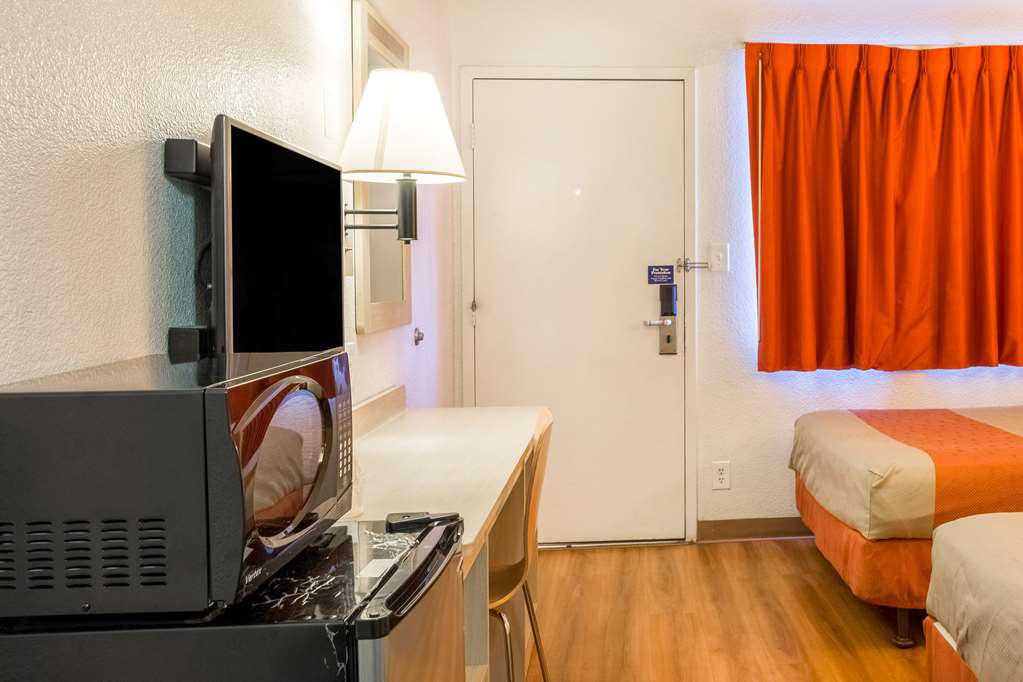 MOTEL 6 MOJAVE-guestroom-Guest Room,On-Site.jpg