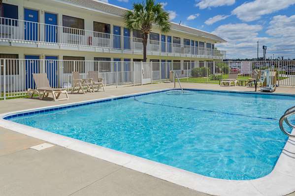 Pool - Comfort Suites Chincoteague Island