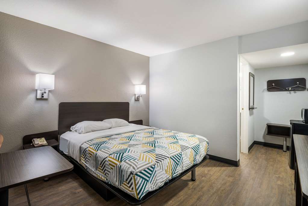 MOTEL 6 RICHMOND AIRPORT-guestroom-Guest Room,On-Site.jpg