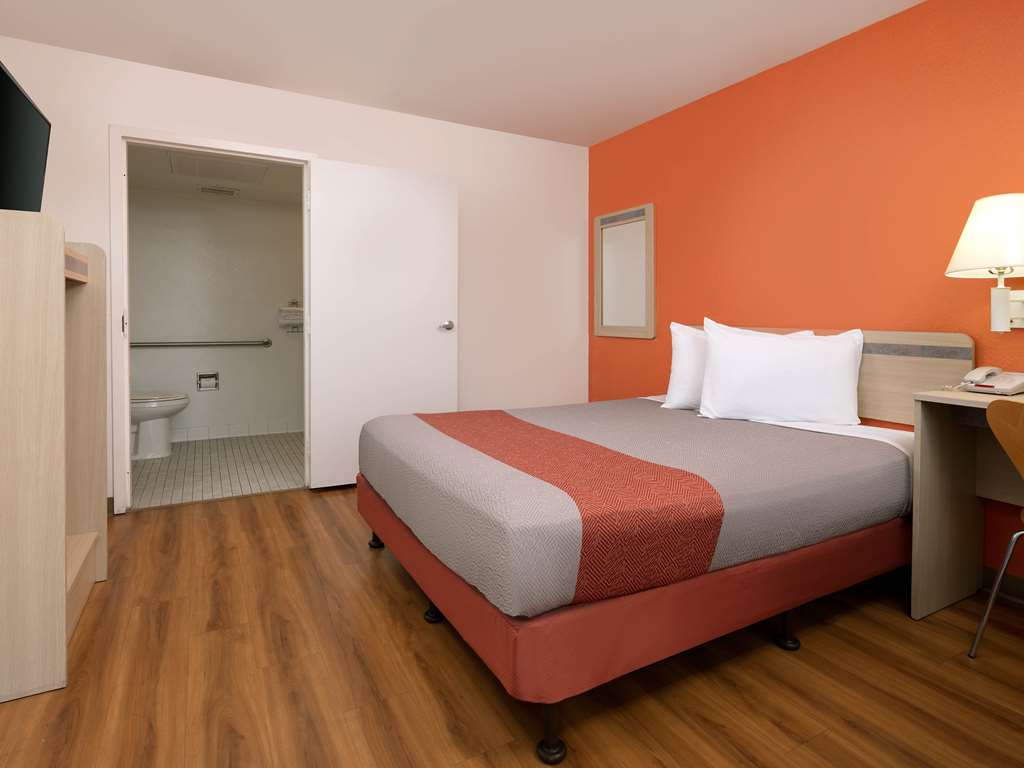 MOTEL 6 SANTA MARIA-guestroom-Guest Room,On-Site.jpg