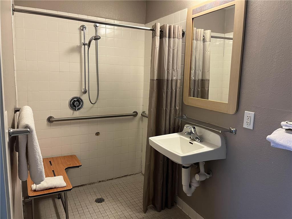 MOTEL 6 ELKTON MD-guestroom-Guest Room,Bathroom,Accessibility,On-Site.jpg