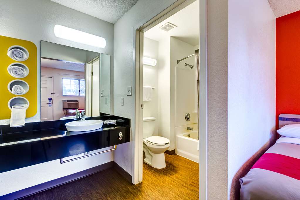 MOTEL 6 DENVER WEST WHEAT RIDGE-guestroom-Guest Room,On-Site.jpg