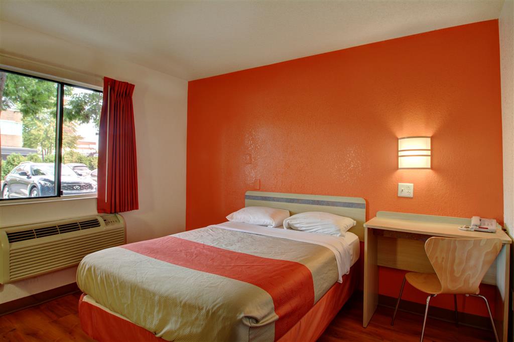 MOTEL 6 HARTFORD - WETHERSFIELD-guestroom-Guest Room,Indoor/Interior,On-Site,Single Room.jpg