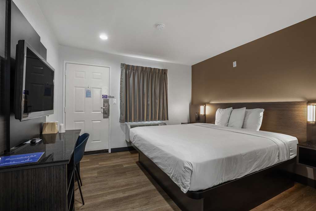 MOTEL 6 ESCONDIDO-guestroom-Guest Room,On-Site.jpg