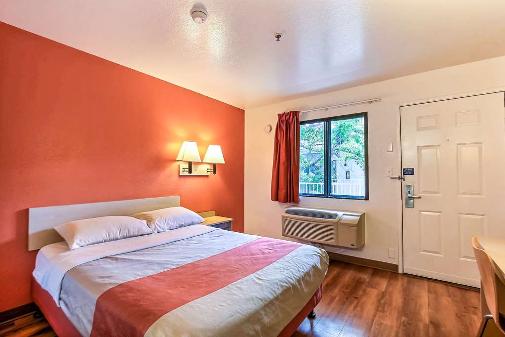 MOTEL 6 PINOLE-guestroom-Guest Room,Bed,Guest Room Amenity,On-Site,Furnishings,Single Room.jpg
