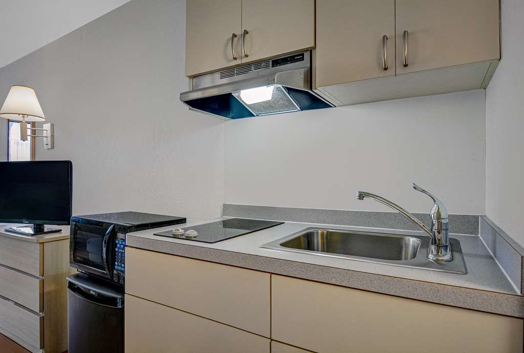 MOTEL 6 TALLAHASSEE DOWNTOWN-guestroom-Guest Room,Guest Room Amenity,On-Site.jpg