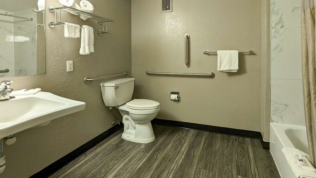MOTEL 6 BOSTON NORTH-DANVERS-guestroom-Guest Room,Bathroom,On-Site.jpg