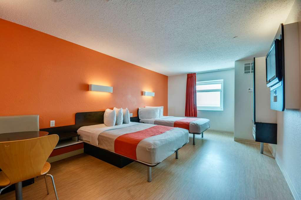 MOTEL 6 BILOXI MS - BEACH-guestroom-Guest Room,Bed,Bedding,Guest Room Amenity,TV and multimedia,On-Site,Furnishings,Double Room.jpg