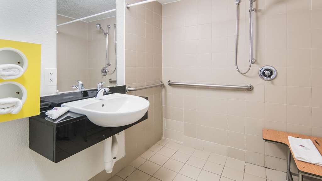 MOTEL 6 DALLAS - ADDISON-guestroom-Guest Room,Bathroom,On-Site.jpg