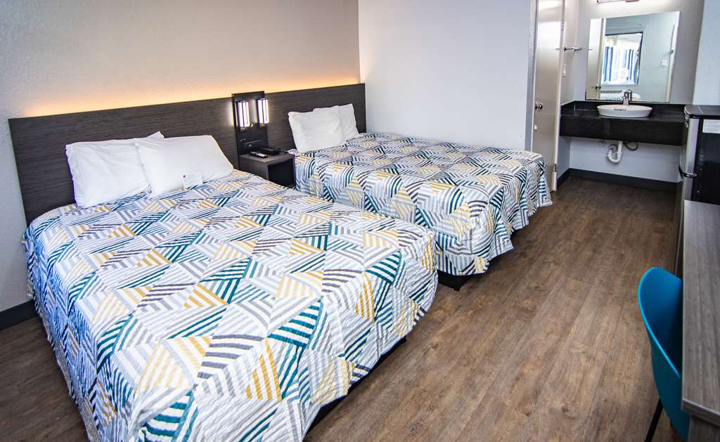 MOTEL 6 FT. PIERCE-guestroom-Guest Room,On-Site.jpg