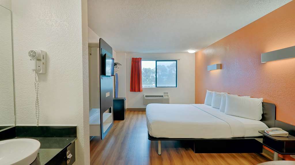 MOTEL 6 LOS ANGELES, CA - LAX-guestroom-Guest Room,On-Site.jpg