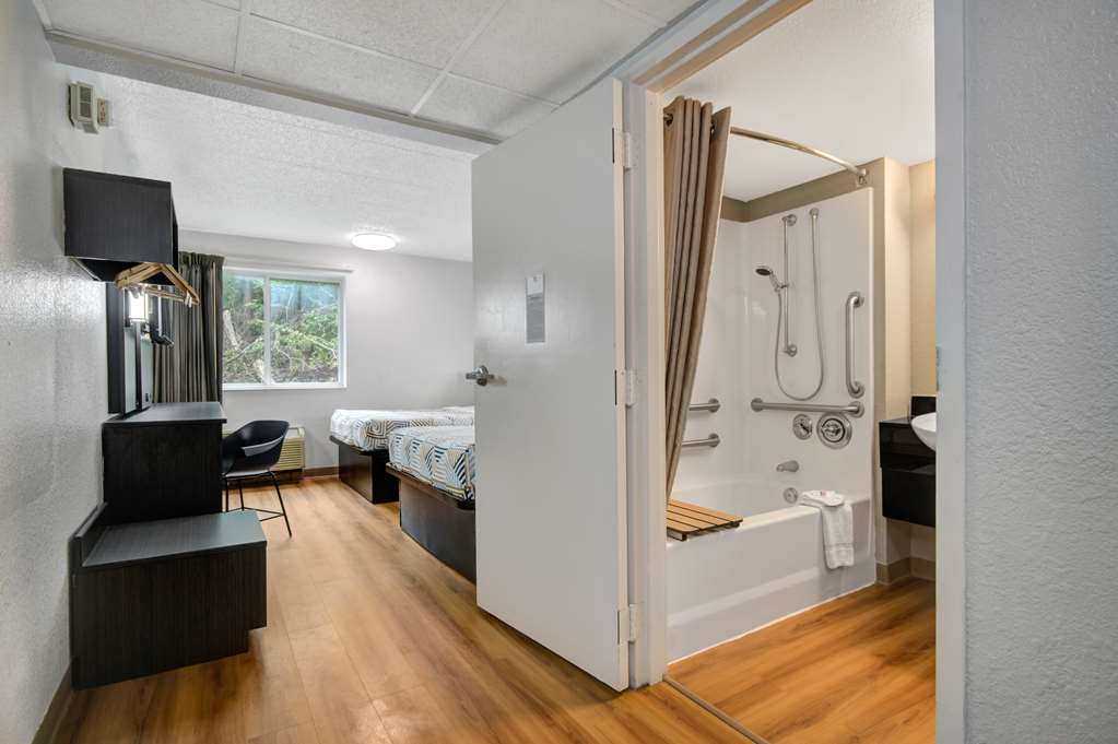 MOTEL 6 YORK NORTH-guestroom-Guest Room,On-Site.jpg