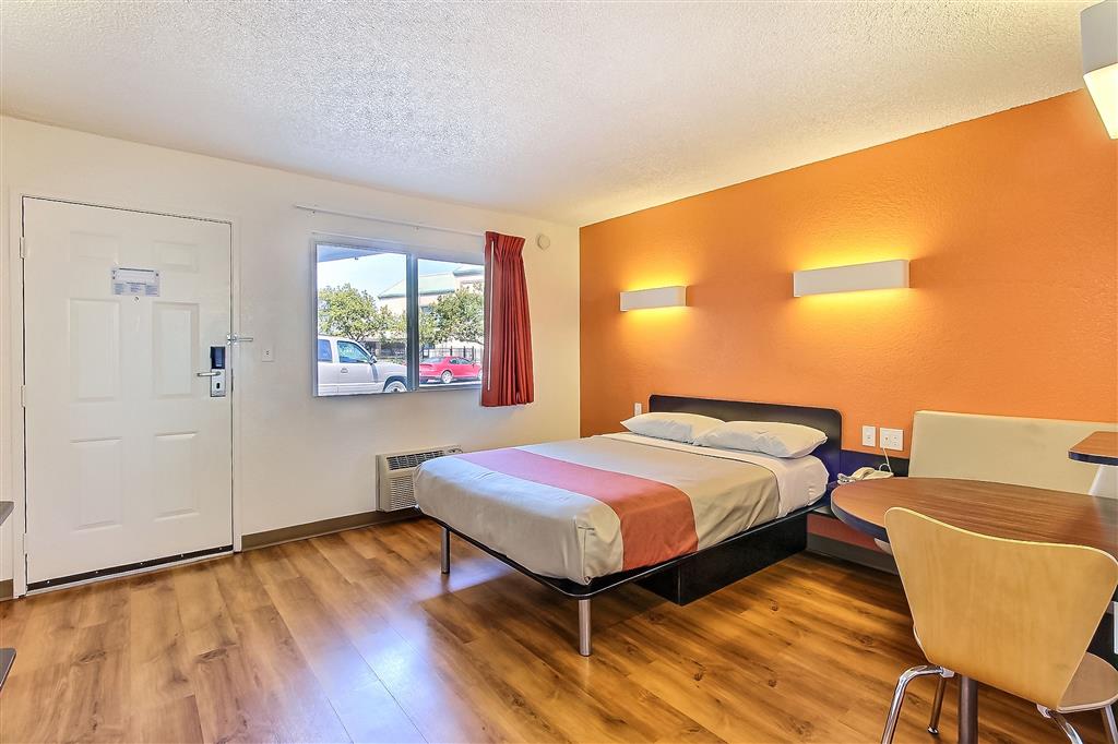 MOTEL 6 CAMPBELL, CA - SAN JOSE-guestroom-Guest Room,Bed,Guest Room Amenity,Indoor/Interior,On-Site,Furnishings,Single Room.jpg