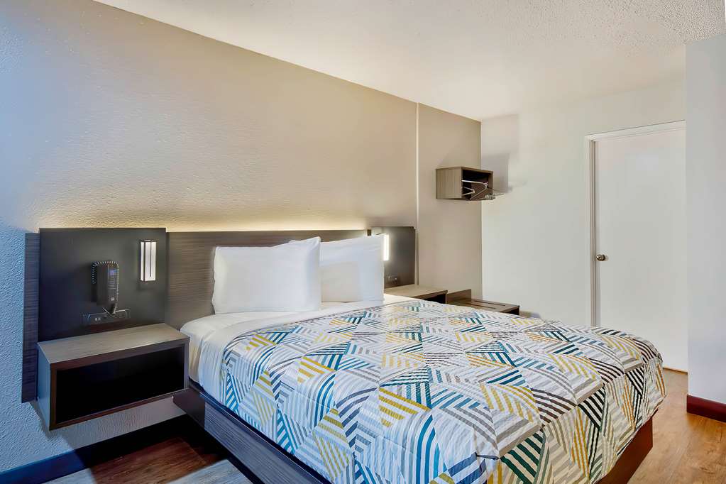 MOTEL 6 VALLEJOSIX FLAGS WEST-guestroom-Guest Room,On-Site.jpg
