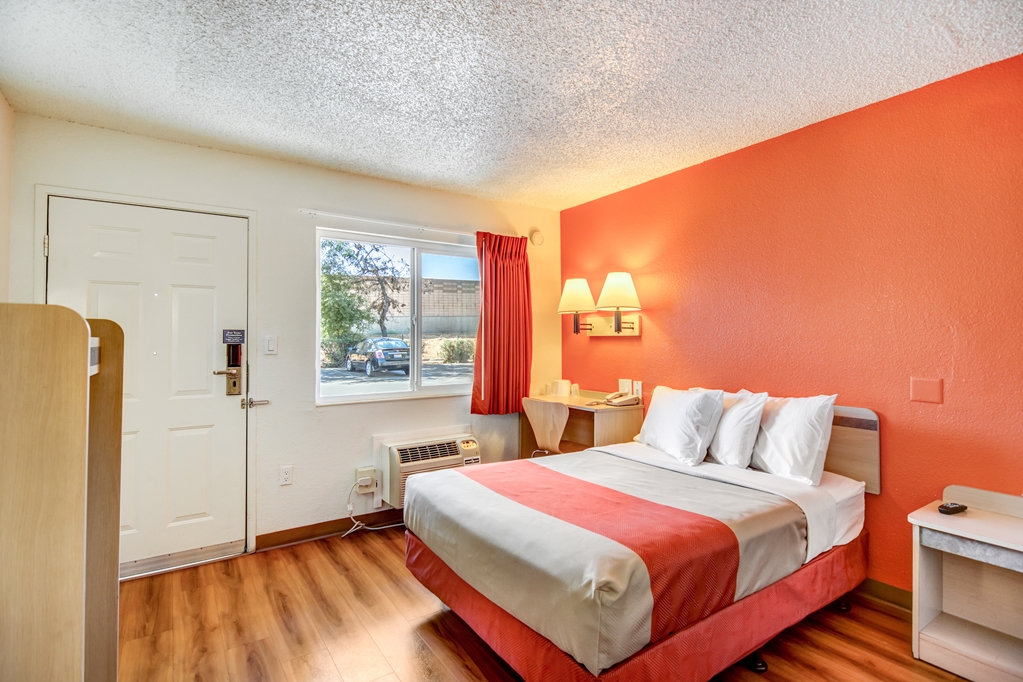 MOTEL 6 STOCKTON NORTH-guestroom-Guest Room,Bed,Guest Room Amenity,Indoor/Interior,On-Site,Furnishings,Single Room.jpg