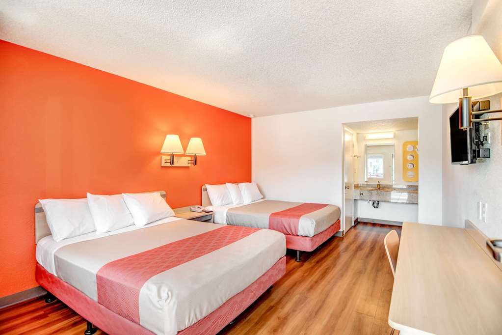MOTEL 6 STOCKTON NORTH-guestroom-Guest Room,On-Site.jpg