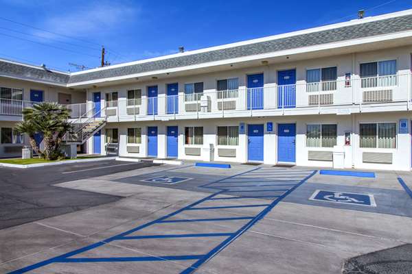 On-Site,Outdoor/Exterior,Entrance,Parking,Day,Exterior View of Building