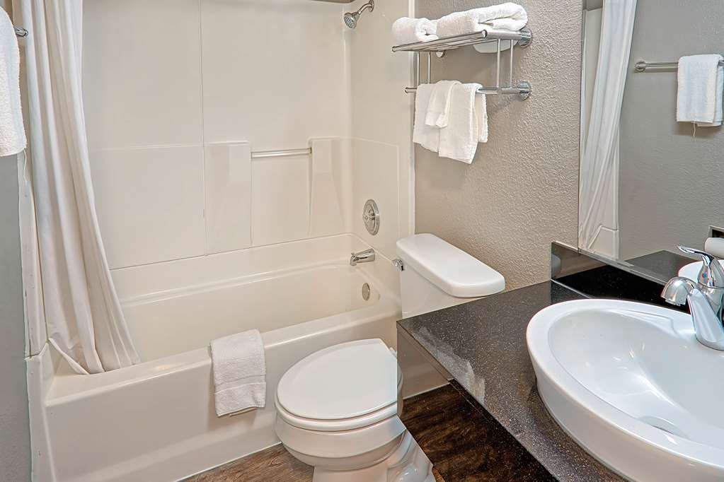 MOTEL 6 LANCASTER-guestroom-Guest Room,Bathroom,On-Site.jpg
