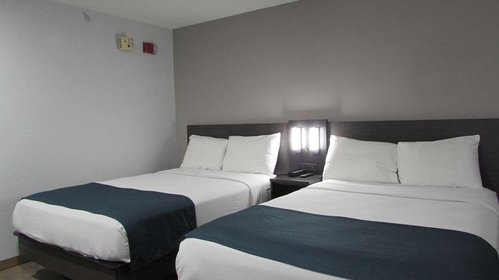 MOTEL 6 DES MOINES WEST-guestroom-Guest Room,Bathroom,On-Site.jpg