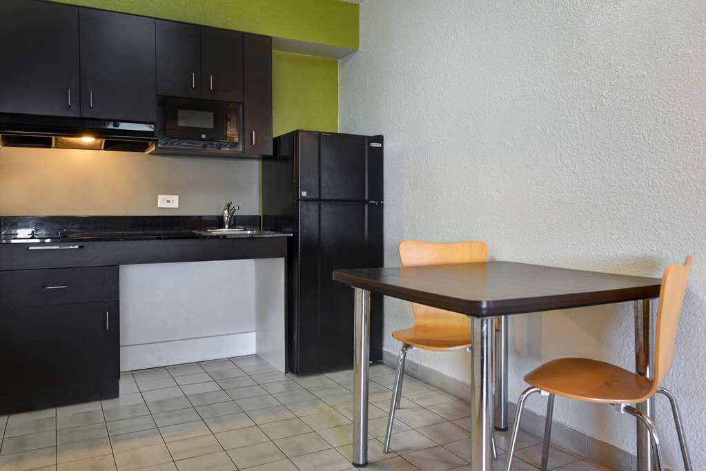 MOTEL 6 DESTIN FL-guestroom-Guest Room,Guest Room Amenity,On-Site.jpg