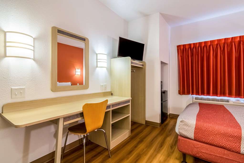 MOTEL 6 CHARLOTTE - FORT MILL, SC-guestroom-Guest Room,On-Site.jpg