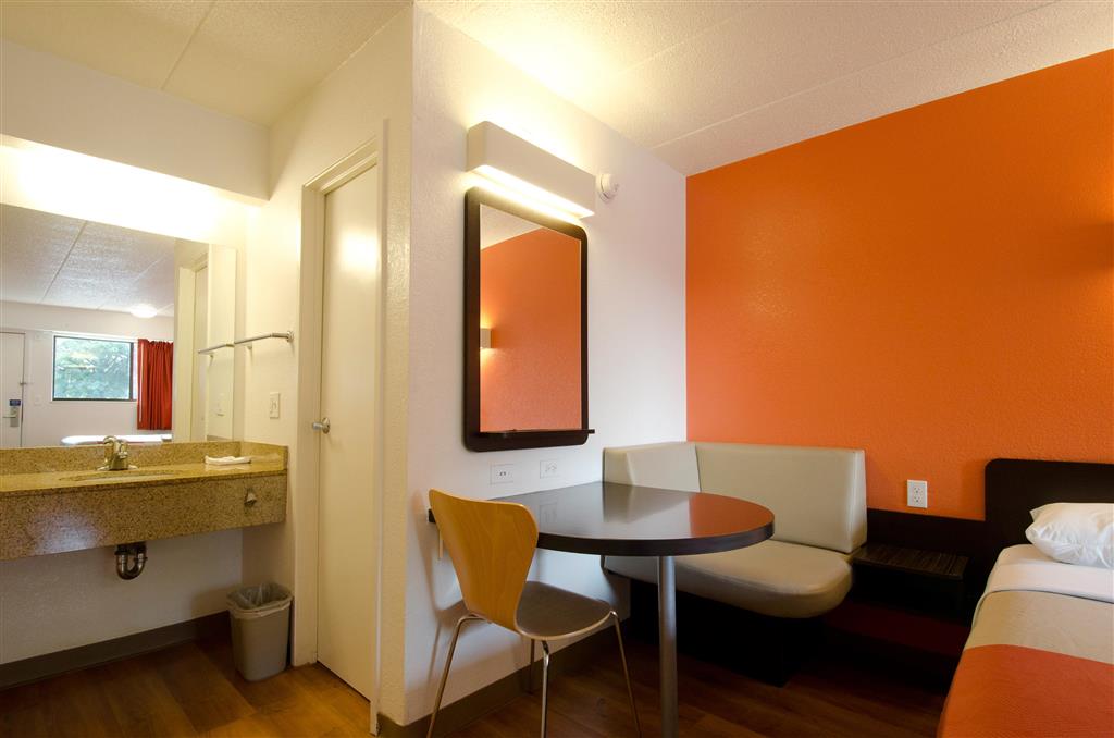 MOTEL 6 WASHINGTON DC GAITHERSBURG-guestroom-Guest Room,Indoor/Interior,On-Site.jpg