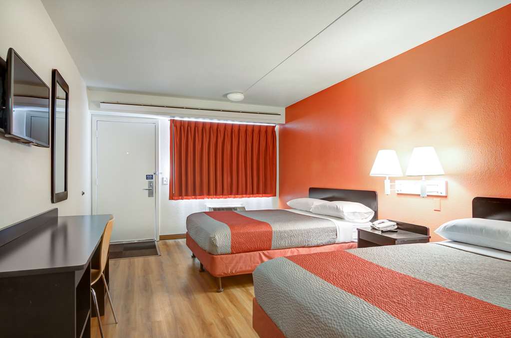 MOTEL 6 SPRINGFIELD NORTH MO-guestroom-Guest Room,Indoor/Interior,On-Site.jpg