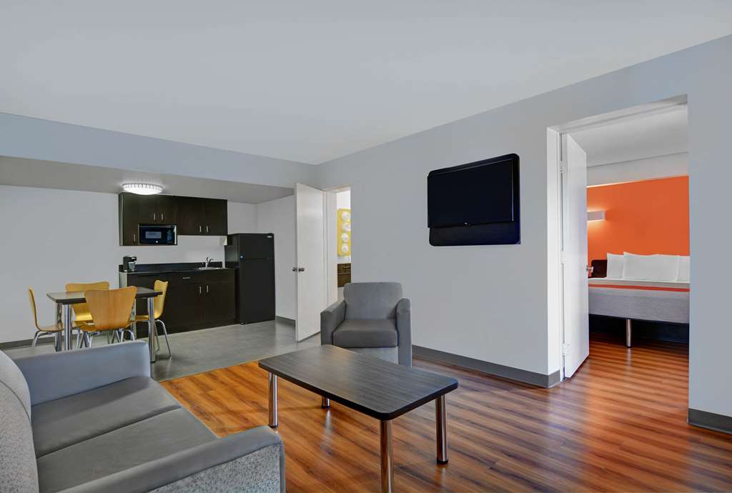 MOTEL 6 CUTLER BAY-guestroom-Guest Room,Guest Room Amenity,Kitchen/Kitchenette,On-Site.jpg