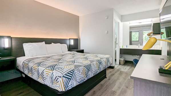  - Super 8 Hotel Burlington