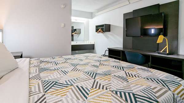  - Super 8 Hotel Burlington