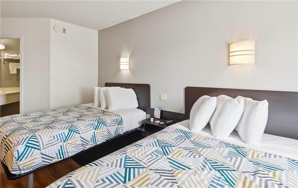 MOTEL 6 SANDUSKY - MILAN-guestroom-Guest Room,On-Site.jpg