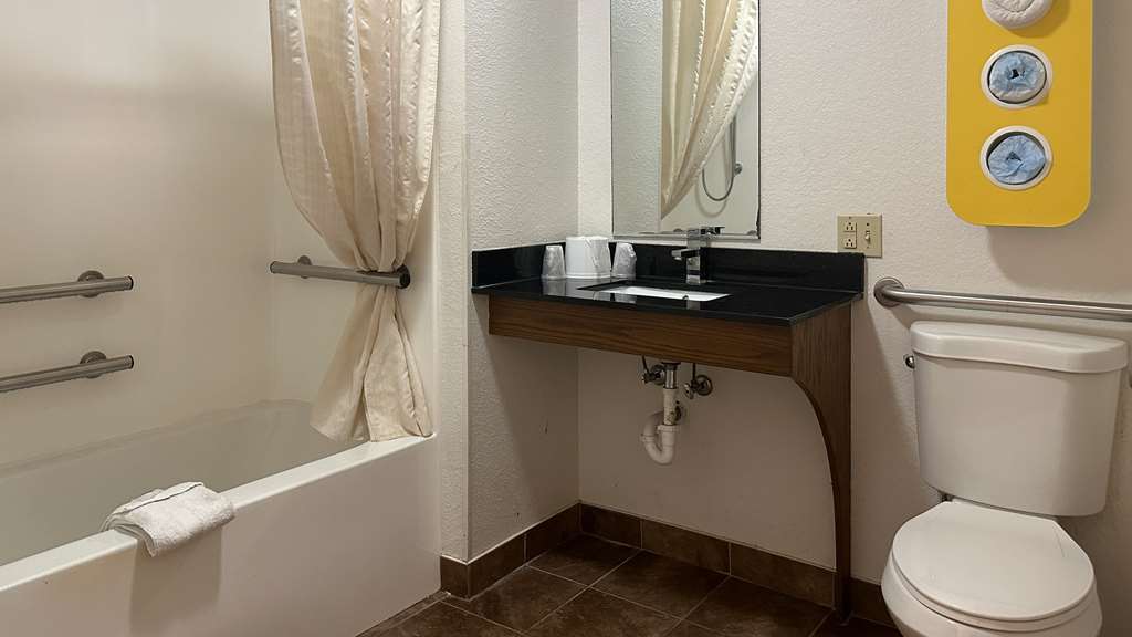 MOTEL 6 WATERLOO-guestroom-Guest Room,Bathroom,Accessibility,On-Site.jpg