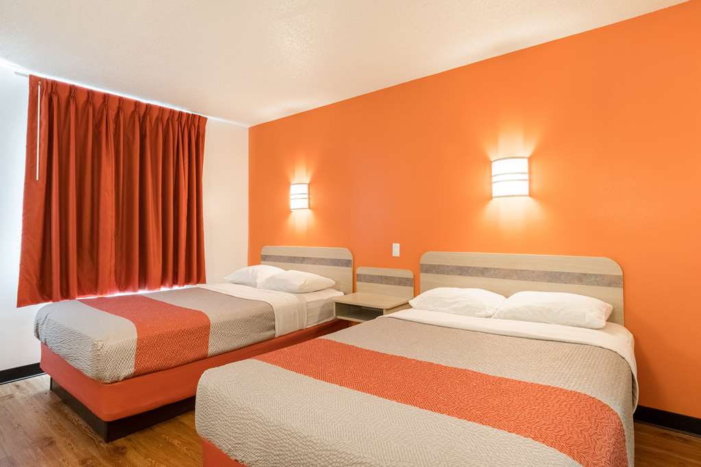 MOTEL 6 NEWPORT-guestroom-Guest Room,On-Site.jpg