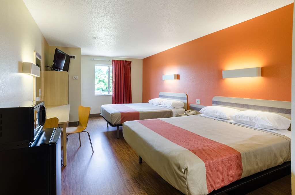 MOTEL 6 BRISTOL VA-guestroom-Guest Room,Indoor/Interior,On-Site.jpg
