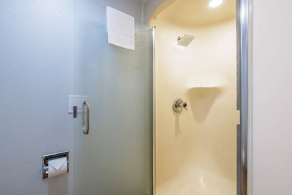 MOTEL 6 AUBURN CA-guestroom-Guest Room,Bathroom,On-Site.jpg