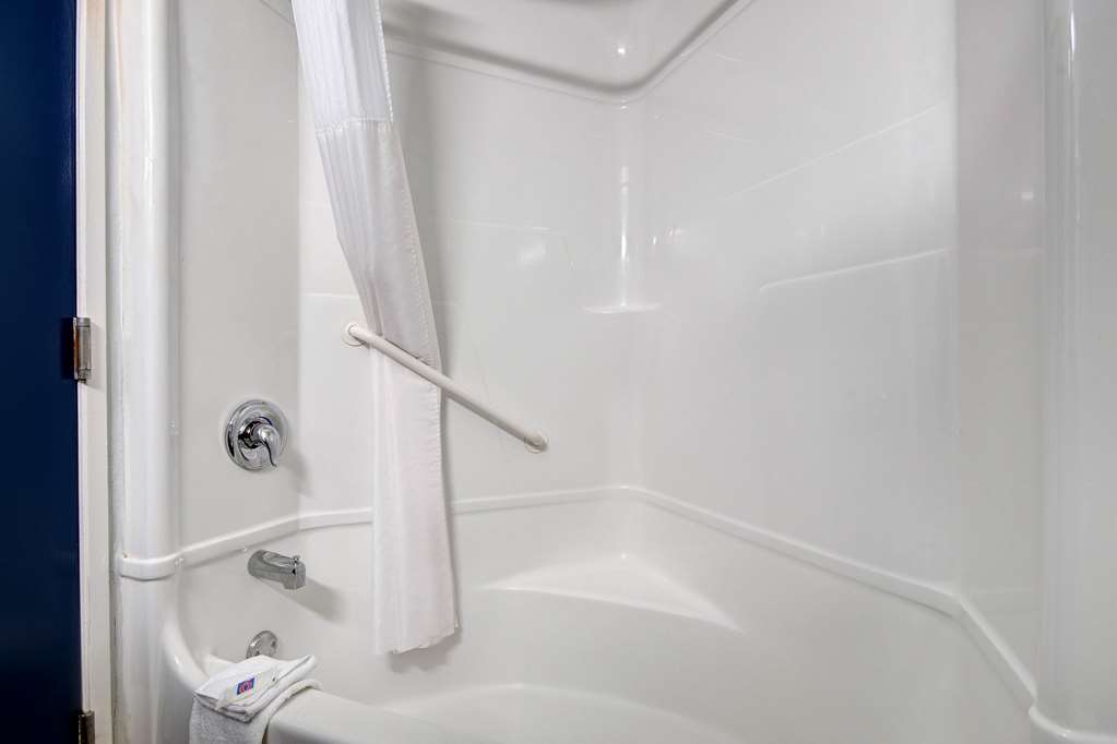 MOTEL 6 PHARR-guestroom-Guest Room,Bathroom,On-Site.jpg