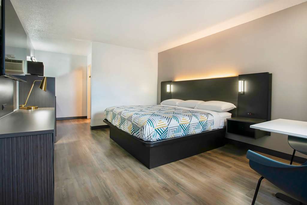 MOTEL 6 BEND-guestroom-Guest Room,On-Site.jpg