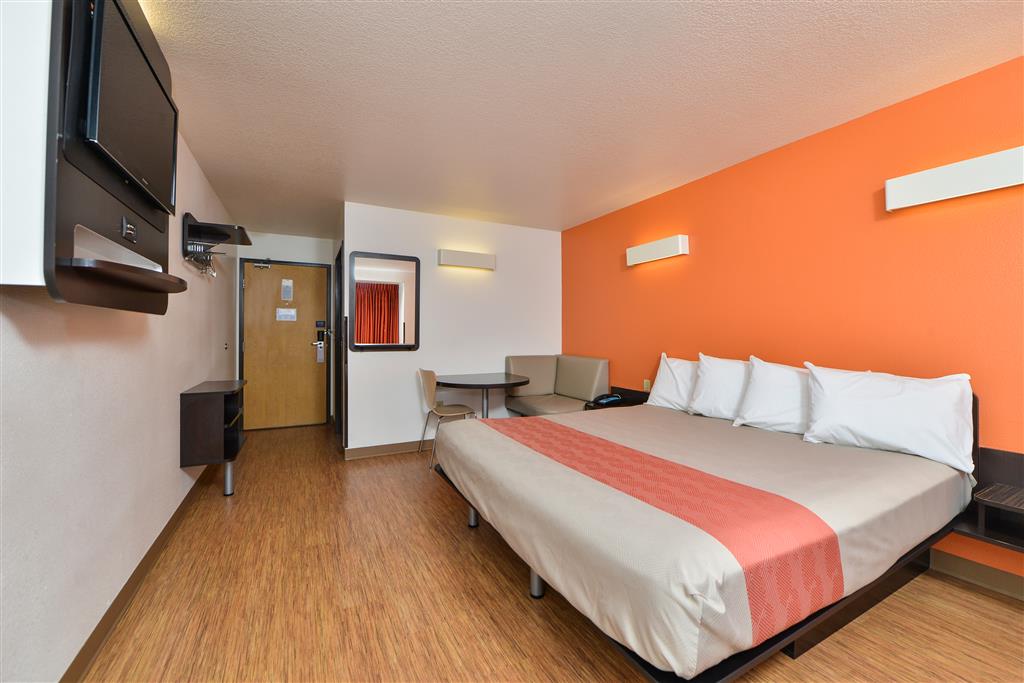 MOTEL 6 MERIDIAN ID-guestroom-Guest Room,Indoor/Interior,On-Site.jpg