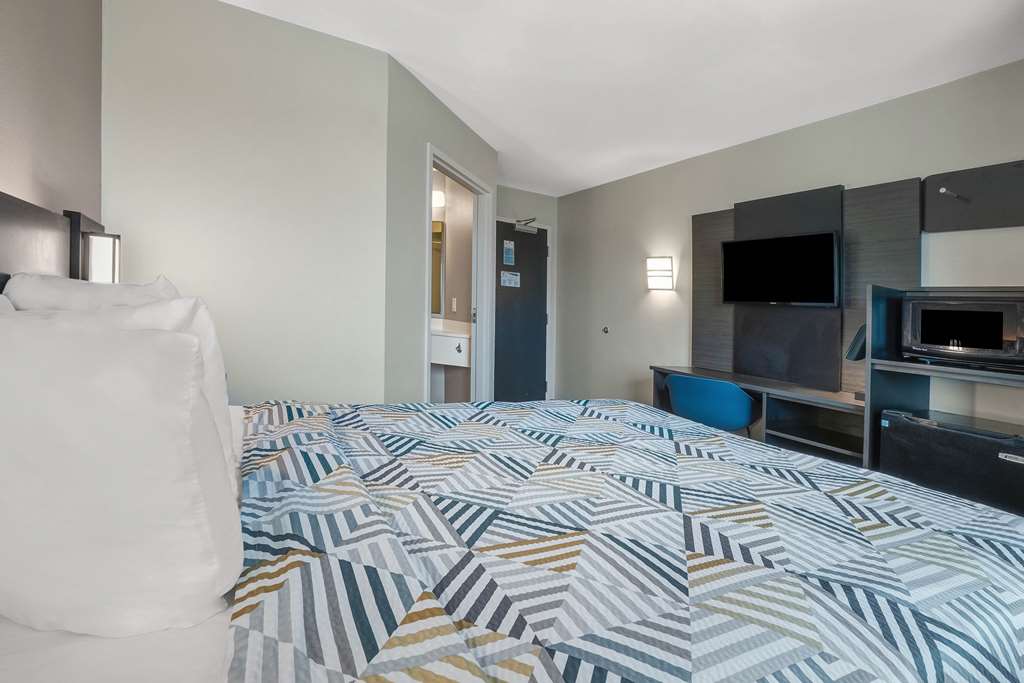 MOTEL 6 MONTGOMERY AIRPORT-guestroom-Guest Room,On-Site.jpg