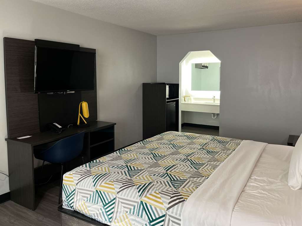 MOTEL 6 LAFAYETTE IN-guestroom-Guest Room,On-Site.jpg