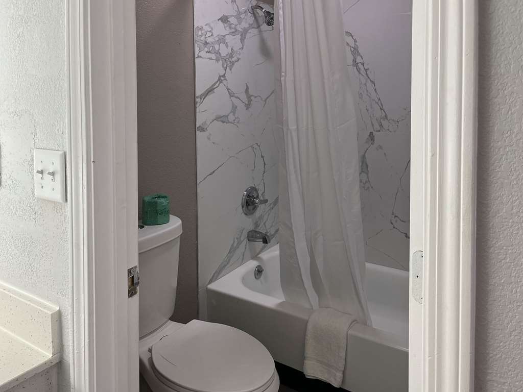 MOTEL 6 LAFAYETTE IN-guestroom-Guest Room,Bathroom,On-Site.jpg