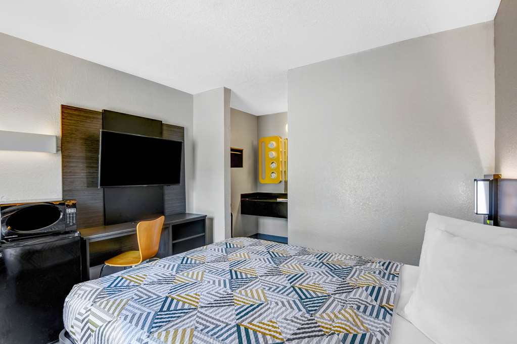 MOTEL 6 DALTON-guestroom-Guest Room,Bathroom,On-Site.jpg