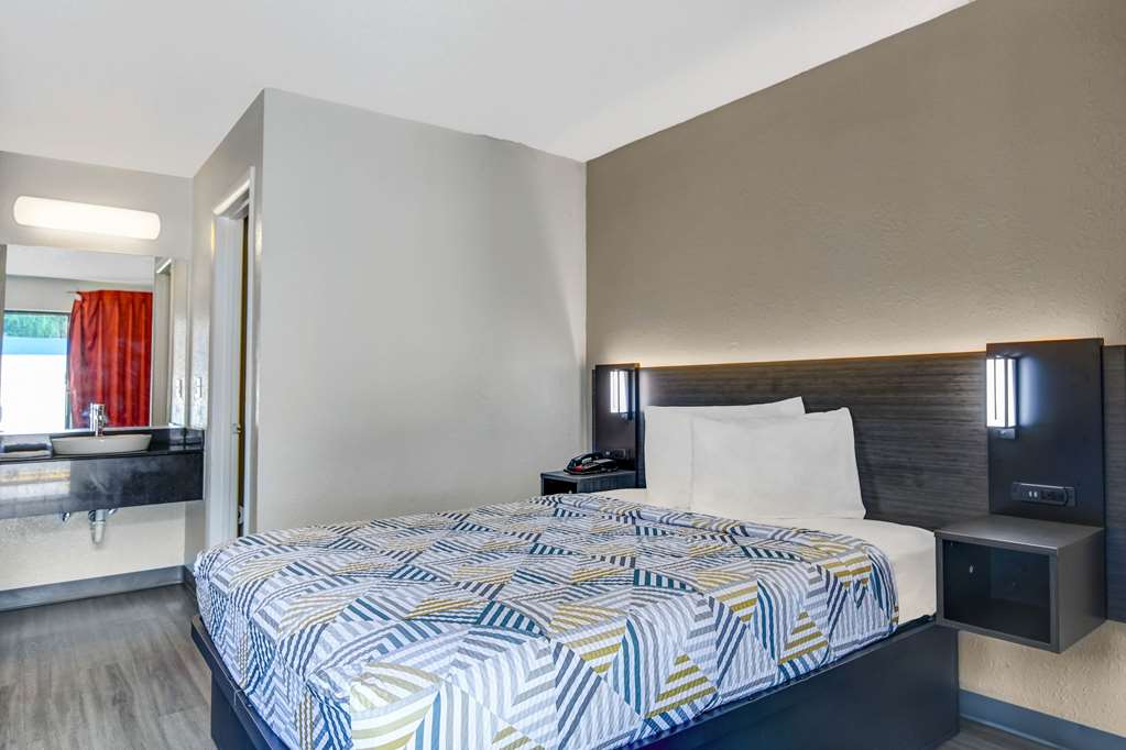 MOTEL 6 DALTON-guestroom-Guest Room,On-Site.jpg