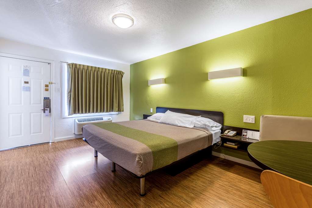 MOTEL 6 SAN RAFAEL CA-guestroom-Guest Room,Bed,Guest Room Amenity,On-Site,Furnishings,Single Room.jpg